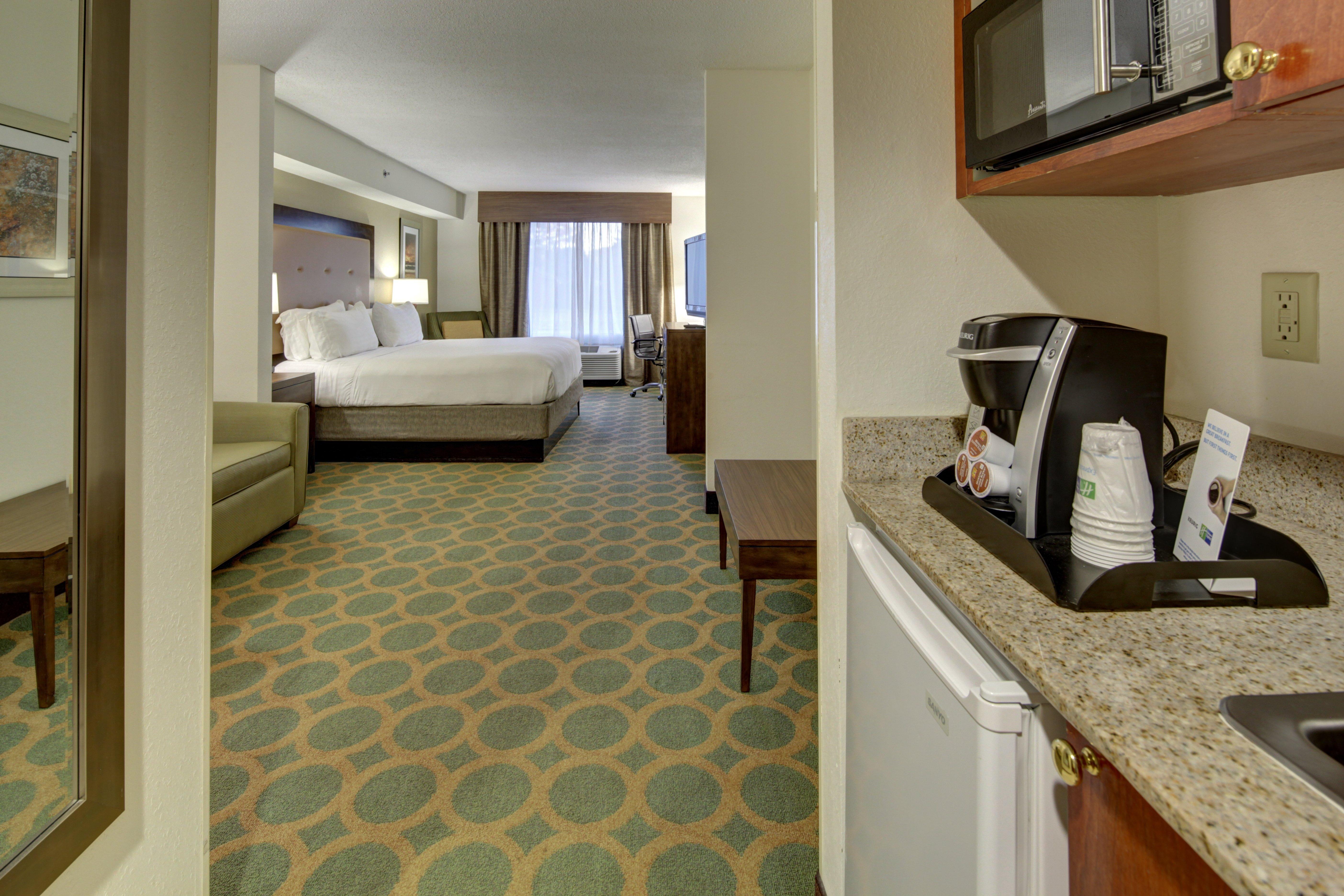 Holiday Inn Express Hotel & Suites Emporia By Ihg Eksteriør billede
