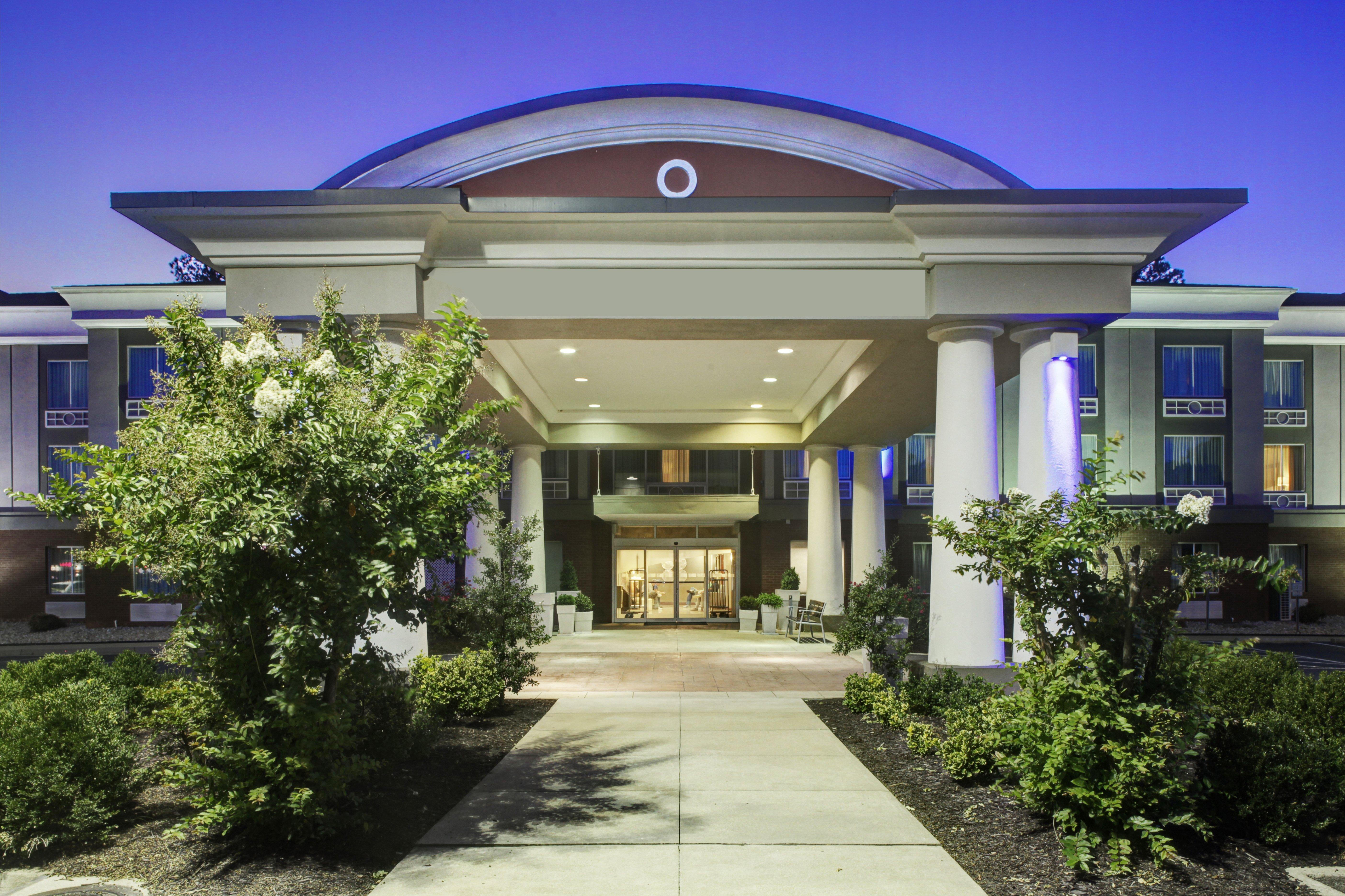 Holiday Inn Express Hotel & Suites Emporia By Ihg Eksteriør billede