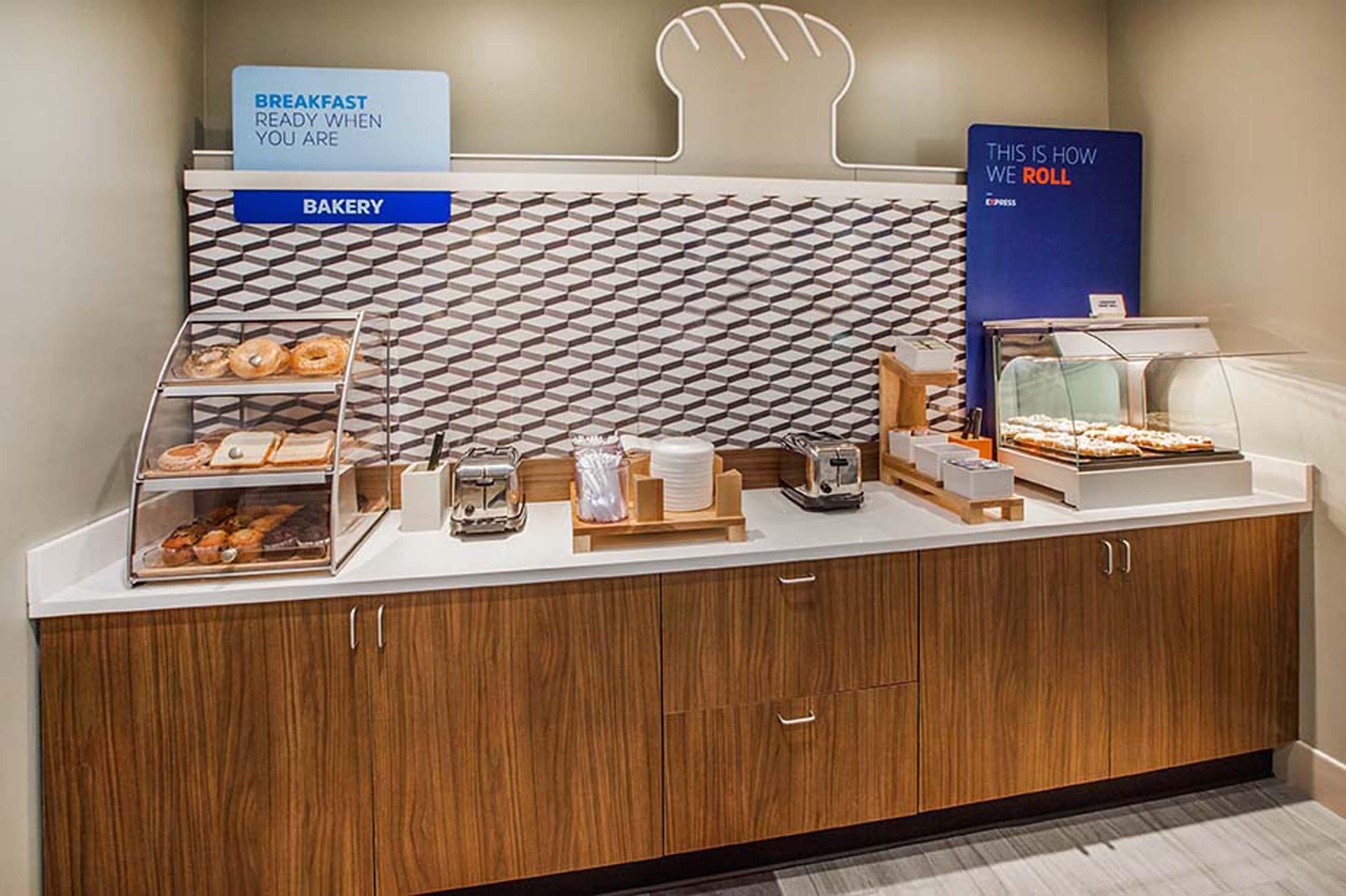 Holiday Inn Express Hotel & Suites Emporia By Ihg Eksteriør billede