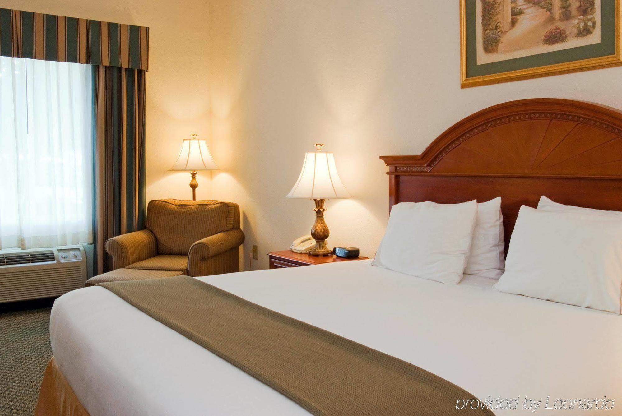 Holiday Inn Express Hotel & Suites Emporia By Ihg Værelse billede