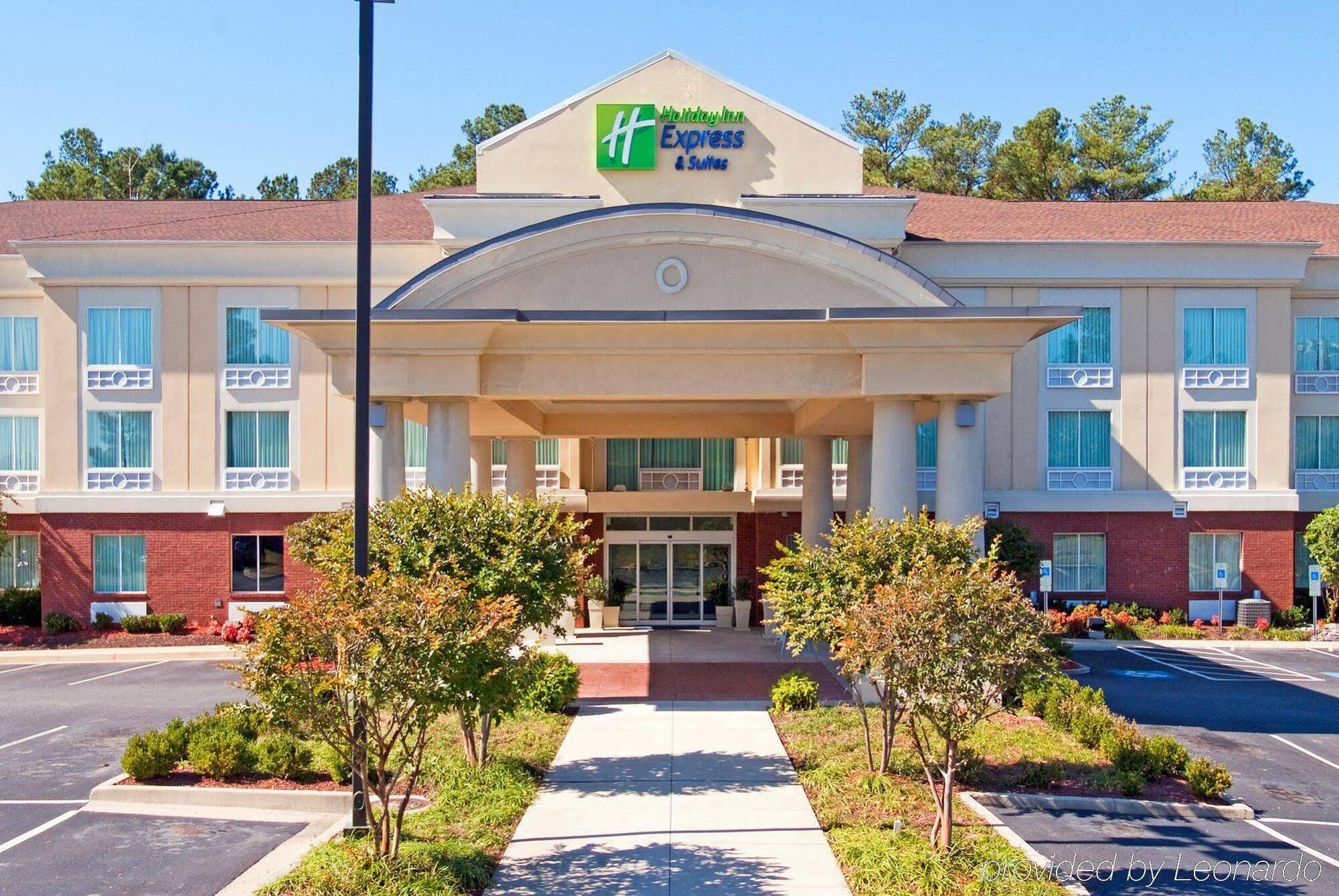 Holiday Inn Express Hotel & Suites Emporia By Ihg Eksteriør billede