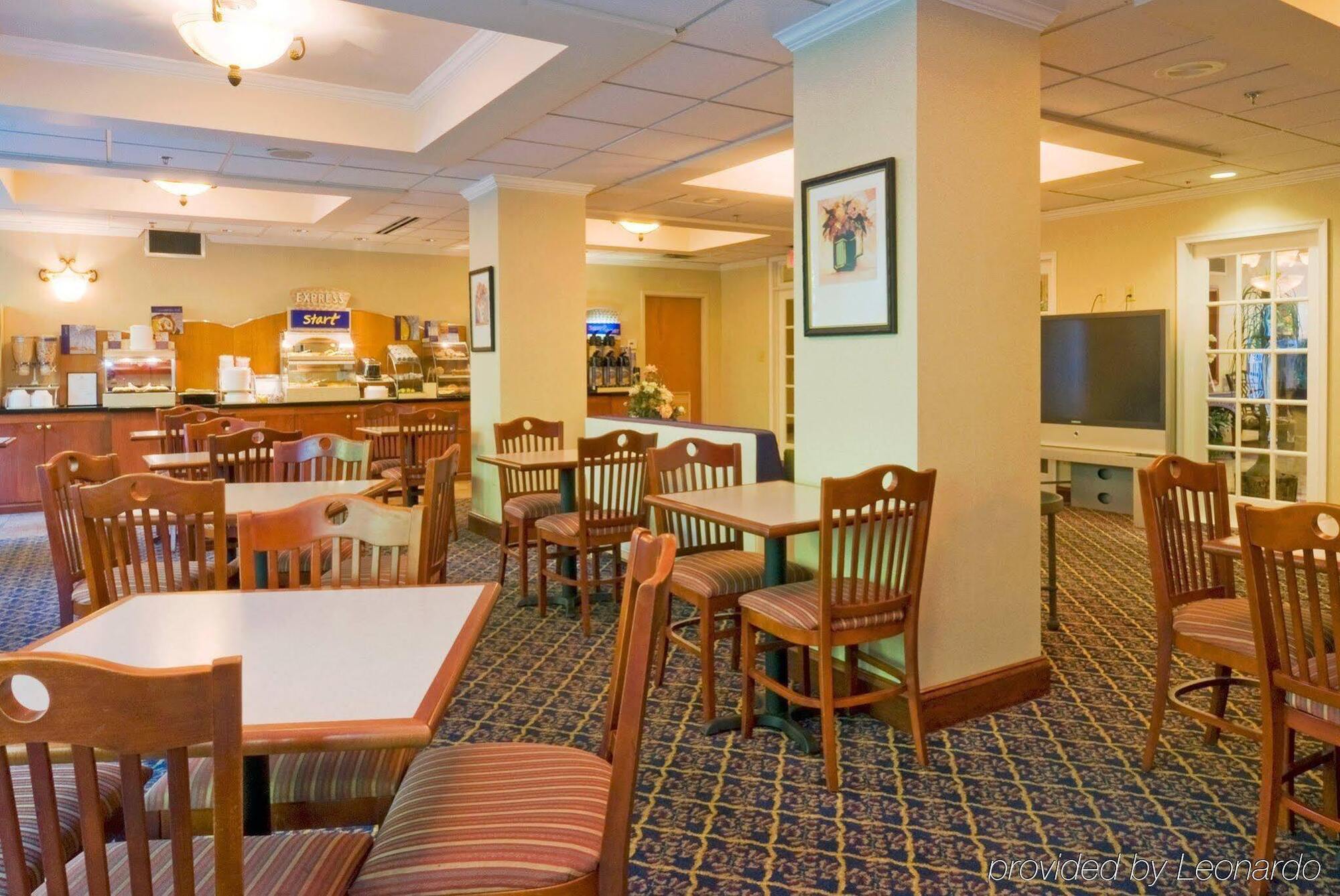 Holiday Inn Express Hotel & Suites Emporia By Ihg Eksteriør billede