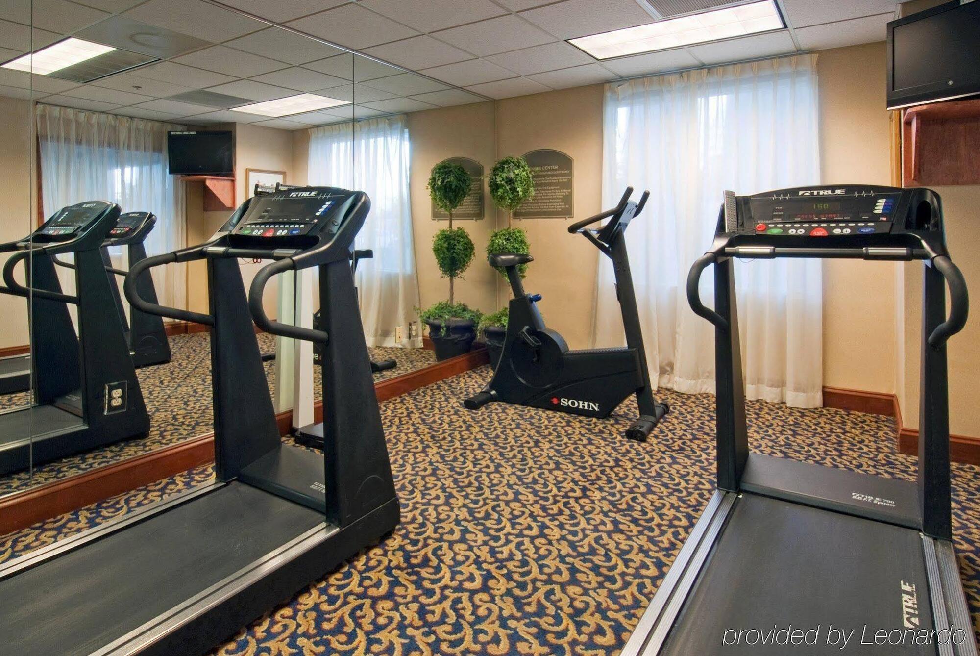 Holiday Inn Express Hotel & Suites Emporia By Ihg Eksteriør billede